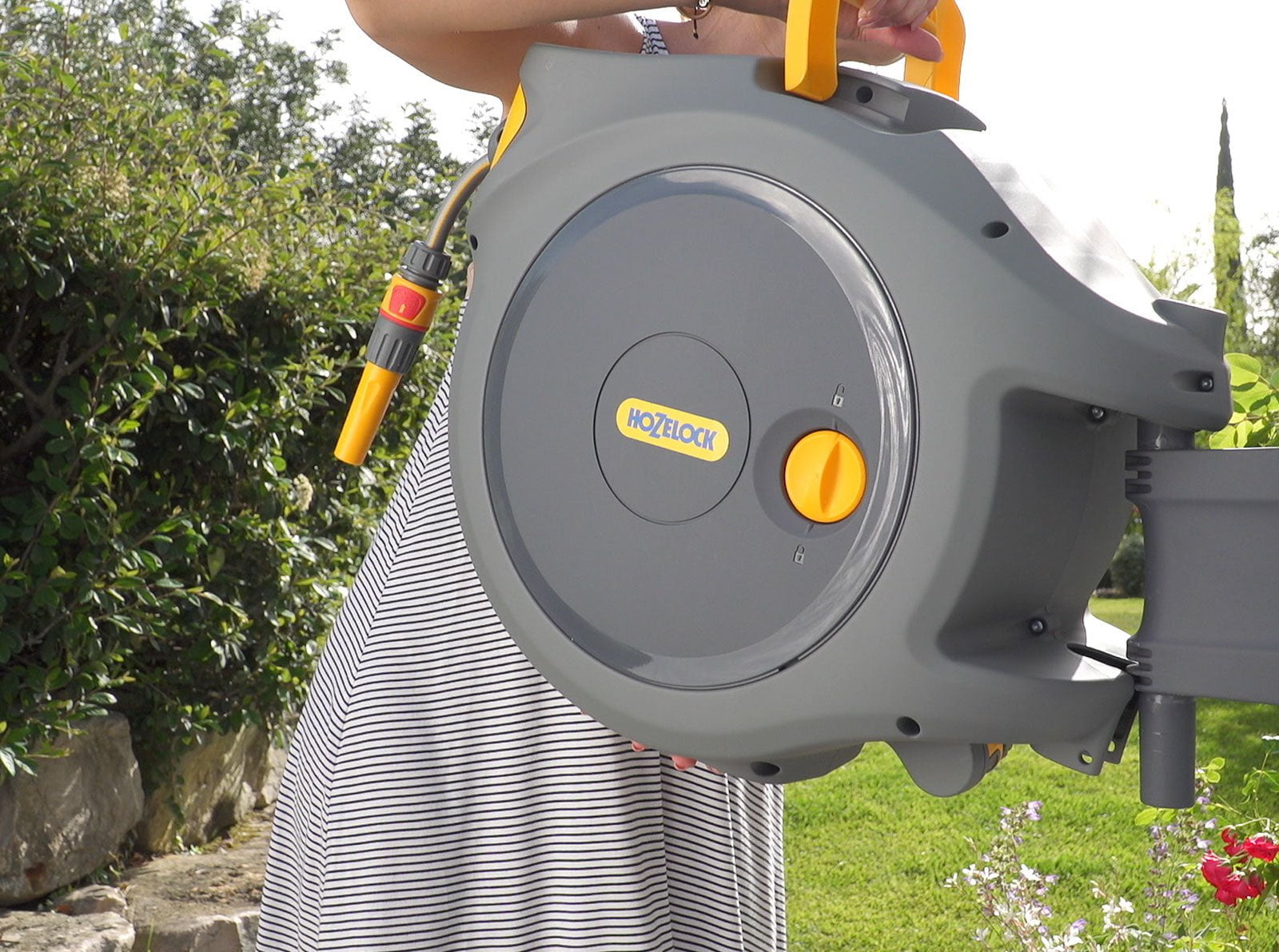 Hozelock Auto Reel 30m Wall Mounted Hose Reel – Automatic Rewind with Premium Anti-Kink Hose